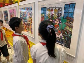 图片12 学生观展